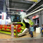 XXIV Międzynarodowe Targi Techniki Rolniczej AGROTECH. Kombajn TUCANO 440 / Marzena Mąkosa / Radio Kielce