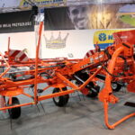XXIV Międzynarodowe Targi Techniki Rolniczej AGROTECH. Przetrząsacz karuzelowy GF8712 / Marzena Mąkosa / Radio Kielce