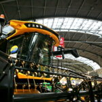 XXIV Międzynarodowe Targi Techniki Rolniczej AGROTECH. New Holland CX5.80 / Marzena Mąkosa / Radio Kielce