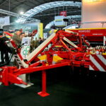 Ruszyły Targi Agrotech. Kombinacja uprawowo - siewna / Marzena Mąkosa / Radio Kielce