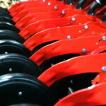 Ruszyły Targi Agrotech. Kombinacja uprawowo - siewna i siewnik nabudowany / Marzena Mąkosa / Radio Kielce