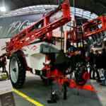 Ruszyły Targi Agrotech. Zaczepiany opryskiwacz polowy LEXIS 3000  / Marzena Mąkosa / Radio Kielce