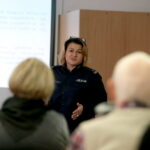 Spotkanie naczelnik prewencji Komendy Miejskiej Policji w Kielcach z seniorami. Na zdjęciu: podinsp. Aneta Litwin / Marzena Mąkosa / Radio Kielce