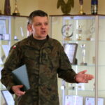 Ksiądz ppłk Grzegorz Kamiński kapelanem 10. Świętokrzyskiej Brygady Obrony Terytorialnej. Na zdjęciu: płk Artur Barański / Marzena Mąkosa / Radio Kielce