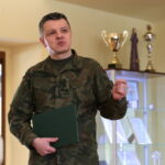 Ksiądz ppłk Grzegorz Kamiński kapelanem 10. Świętokrzyskiej Brygady Obrony Terytorialnej. Na zdjęciu: płk Artur Barański / Marzena Mąkosa / Radio Kielce