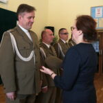 Ksiądz ppłk Grzegorz Kamiński kapelanem 10. Świętokrzyskiej Brygady Obrony Terytorialnej. Na zdjęciu: ksiądz ppłk Grzegorz Kamiński i Agata Wojtyszek - wojewoda świętokrzyski / Marzena Mąkosa / Radio Kielce