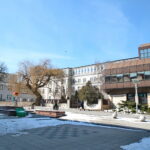 Ulica Leśna. Dawny budynek  Uniwersytetu Jana Kochanowskiego oraz budynek ZUS'u / Marzena Mąkosa / Radio Kielce