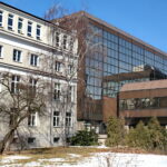 Ulica Leśna. Dawny budynek  Uniwersytetu Jana Kochanowskiego oraz budynek ZUS'u / Marzena Mąkosa / Radio Kielce