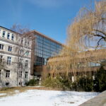 Ulica Leśna. Dawny budynek  Uniwersytetu Jana Kochanowskiego oraz budynek ZUS'u / Marzena Mąkosa / Radio Kielce