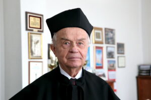 prof. Zbigniew Puchalski - nowym doktorem honoris causa Uniwersytetu Jana Kochanowskiego / Marzena Mąkosa / Radio Kielce