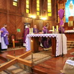 Droga Krzyżowa z kościoła Niepokalanego Serca Najświętszej Maryi Panny przy ulicy Urzędniczej do klasztoru na Karczówce / Marzena Mąkosa / Radio Kielce