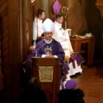 Droga Krzyżowa z kościoła Niepokalanego Serca Najświętszej Maryi Panny przy ulicy Urzędniczej do klasztoru na Karczówce / Marzena Mąkosa / Radio Kielce