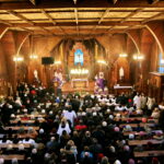 Droga Krzyżowa z kościoła Niepokalanego Serca Najświętszej Maryi Panny przy ulicy Urzędniczej do klasztoru na Karczówce / Marzena Mąkosa / Radio Kielce