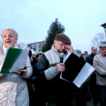 Droga Krzyżowa z kościoła Niepokalanego Serca Najświętszej Maryi Panny przy ulicy Urzędniczej do klasztoru na Karczówce / Marzena Mąkosa / Radio Kielce