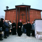 Droga Krzyżowa z kościoła Niepokalanego Serca Najświętszej Maryi Panny przy ulicy Urzędniczej do klasztoru na Karczówce. Na zdjęciu bikskup Jan Piotrowski / Marzena Mąkosa / Radio Kielce