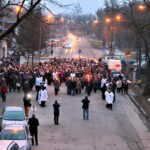 Droga Krzyżowa z kościoła Niepokalanego Serca Najświętszej Maryi Panny przy ulicy Urzędniczej do klasztoru na Karczówce / Marzena Mąkosa / Radio Kielce