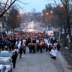 Droga Krzyżowa z kościoła Niepokalanego Serca Najświętszej Maryi Panny przy ulicy Urzędniczej do klasztoru na Karczówce / Marzena Mąkosa / Radio Kielce