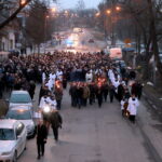 Droga Krzyżowa z kościoła Niepokalanego Serca Najświętszej Maryi Panny przy ulicy Urzędniczej do klasztoru na Karczówce / Marzena Mąkosa / Radio Kielce