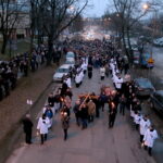 Droga Krzyżowa z kościoła Niepokalanego Serca Najświętszej Maryi Panny przy ulicy Urzędniczej do klasztoru na Karczówce / Marzena Mąkosa / Radio Kielce