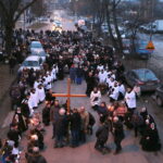 Droga Krzyżowa z kościoła Niepokalanego Serca Najświętszej Maryi Panny przy ulicy Urzędniczej do klasztoru na Karczówce / Marzena Mąkosa / Radio Kielce