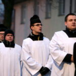 Droga Krzyżowa z kościoła Niepokalanego Serca Najświętszej Maryi Panny przy ulicy Urzędniczej do klasztoru na Karczówce / Marzena Mąkosa / Radio Kielce