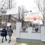 Wielkanocna giełda prac uczniowskich w kieleckim Plastyku / Marzena Mąkosa / Radio Kielce