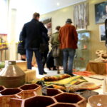 Wielkanocna giełda prac uczniowskich w kieleckim Plastyku / Marzena Mąkosa / Radio Kielce