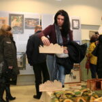 Wielkanocna giełda prac uczniowskich w kieleckim Plastyku / Marzena Mąkosa / Radio Kielce