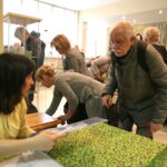 Wielkanocna giełda prac uczniowskich w kieleckim Plastyku / Marzena Mąkosa / Radio Kielce