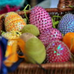 Wielkanocna giełda prac uczniowskich w kieleckim Plastyku / Marzena Mąkosa / Radio Kielce