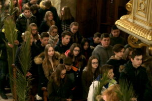 Światowe Dni Młodzieży na szczeblu diecezjalnym. Msza święta w Bazylice Katedralnej / Marzena Mąkosa / Radio Kielce
