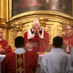 Światowe Dni Młodzieży na szczeblu diecezjalnym. Msza święta w Bazylice Katedralnej. Na zdjęciu: biskup Marian Florczyk, biskup Jan Piotrowski i biskup Andrzej Kaleta  / Marzena Mąkosa / Radio Kielce