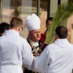 Niedziela Palmowa w Bazylice Katedralnej. Na zdjęciu: biskup Jan Piotrowski / Marzena Mąkosa / Radio Kielce