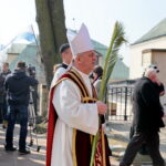 Niedziela Palmowa w Bazylice Katedralnej. Na zdjęciu: biskup Jan Piotrowski / Marzena Mąkosa / Radio Kielce
