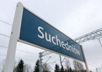 Pociągi pospieszne nie będą zatrzymywać się w Suchedniowie - Radio Kielce 19.03.2018 Suchedniów. Dworzec PKP / Robert Felczak / Radio Kielce