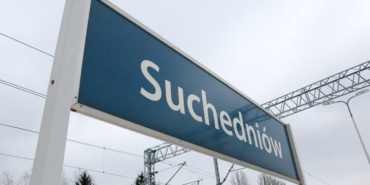 Pociągi pospieszne nie będą zatrzymywać się w Suchedniowie - Radio Kielce 19.03.2018 Suchedniów. Dworzec PKP / Robert Felczak / Radio Kielce