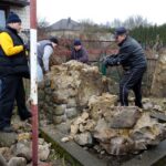 Rozbiórka pomnika w Wólce Bodzechowskiej / Emilia Sitarska / Radio Kielce