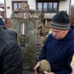 Rozbiórka pomnika w Wólce Bodzechowskiej / Emilia Sitarska / Radio Kielce