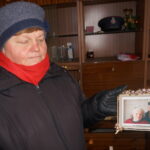 Wnuczka Teresa Baćkowska, zdjęcie rodziców - Czesław Furmanek z żoną / Radio Kielce