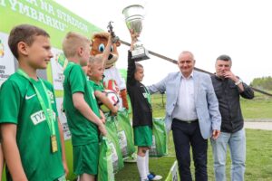 Turniej piłki nożnej „Z podwórka na stadion o Puchar Tymbarku” / cyfrasport.pl