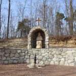 Zmodernizowany teren wokół źródełka św. Andrzeja Świerada / Kamil Włosowicz / Radio Kielce