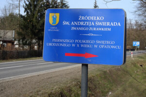 Zmodernizowany teren wokół źródełka św. Andrzeja Świerada / Kamil Włosowicz / Radio Kielce