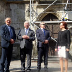 Minister Kultury i Dziedzictwa Narodowego Piotr Gliński spotkał się z mieszkańcami Wiślicy / Kamil Włosowicz / Radio Kielce