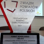 Powiat jędrzejowski zdobył I miejsce w Ogólnopolskim Rankingu Gmin i Powiatów za 2017 rok w kategorii powiatów od 60 do 120 tys. mieszkańców / Ewa Pociejowska-Gawęda / Radio Kielce
