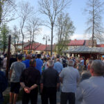 Minister Kultury i Dziedzictwa Narodowego Piotr Gliński spotkał się z mieszkańcami Wiślicy / Kamil Włosowicz / Radio Kielce