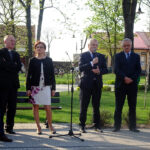 Minister Kultury i Dziedzictwa Narodowego Piotr Gliński spotkał się z mieszkańcami Wiślicy / Kamil Włosowicz / Radio Kielce