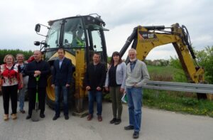Rozpoczęła się budowa prawie 4-kilometrowego wodociągu w górnej części sołectwa Książe Skroniów w gminie Jędrzejów / Ewa Pociejowska - Gawęda / Radio Kielce