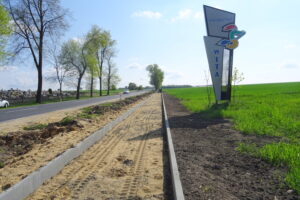 Budowa ścieżki pieszo-rowerowej wzdłuż drogi krajowej nr 78 / Ewa Pociejowska-Gawęda / Radio Kielce