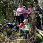 W ramach akcji „Lasy pełne energii” pracownicy PGE Obrót ze Skarżyska-Kamiennej sadzili dębowy las na terenie nadleśnictwa Suchedniów / Tomasz Piwko / Radio Kielce
