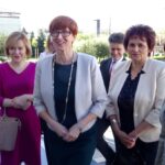 Starachowice. Minister resortu Rodziny, Pracy i Polityki Społecznej Elżbieta Rafalska odwiedziła Dom Pomocy Społecznej przy ulicy Bema. Na zdjęciu: Anna Krupka - posłanka PiS, Elżbieta Rafalska - Minister resortu Rodziny, Pracy i Polityki Społecznej, Krzysztof Słoń - senator PiS, Danuta Krępa - starosta starachowicki, Agata Wojtyszek - wojewoda świętokrzyski / Tomasz Piwko / Radio Kielce